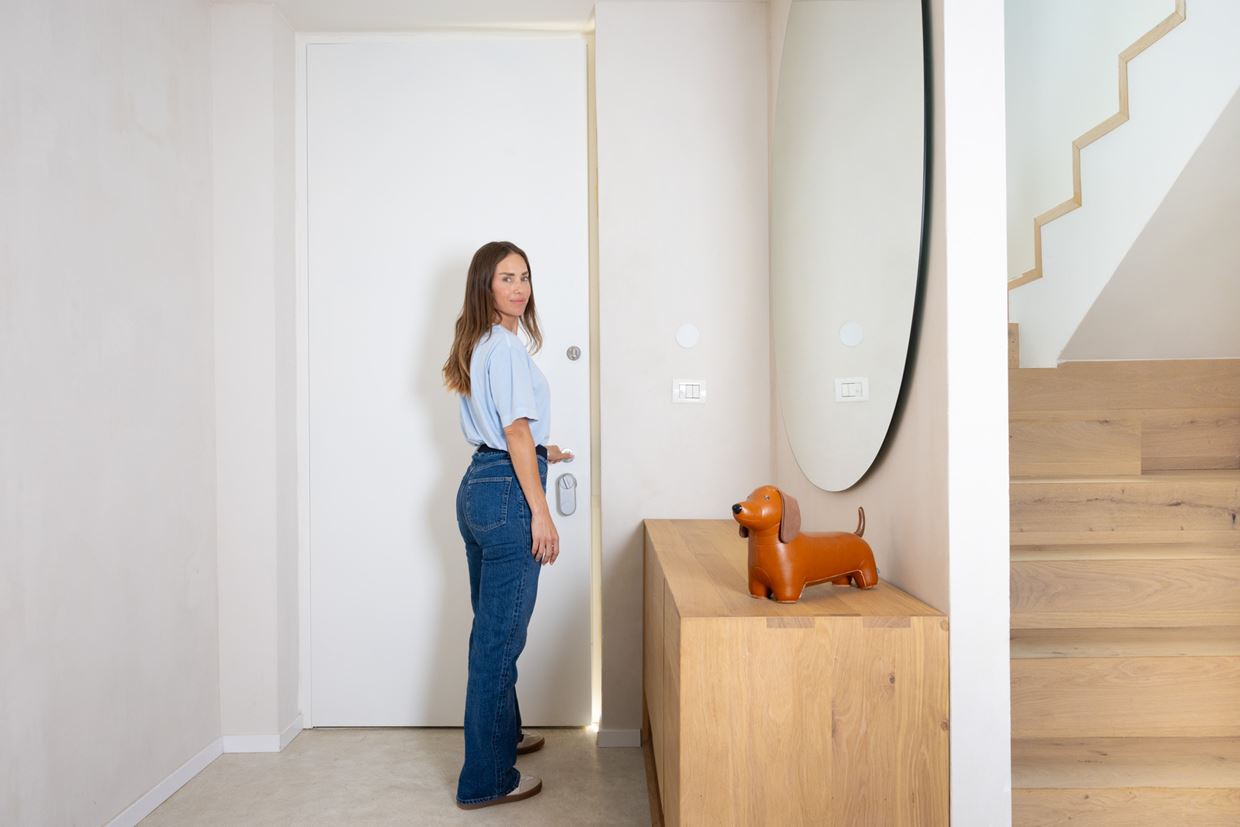 לחיצה להגדלת תמונה דלת כניסה חיפוי פנימי - בית דנה ואסף