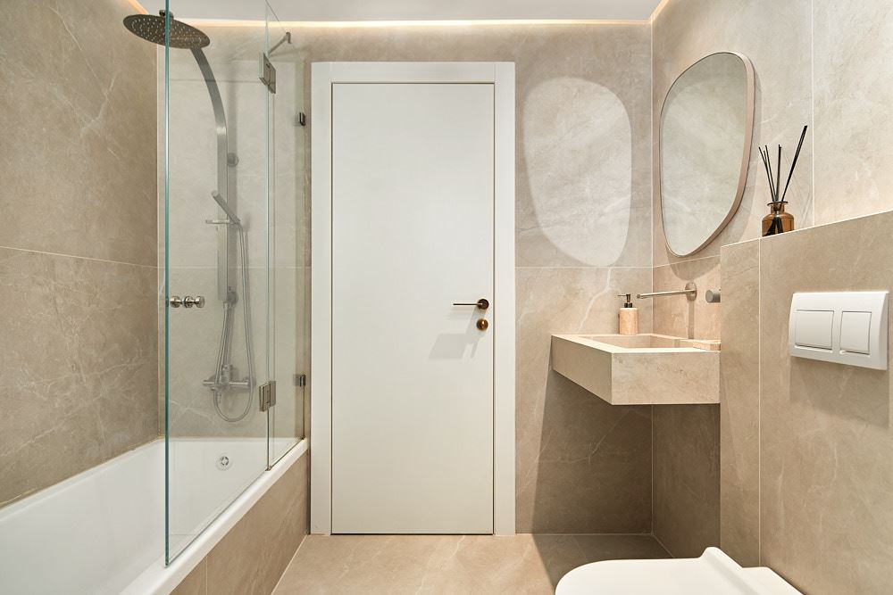 חדר אמבטיה, דלת הייליין