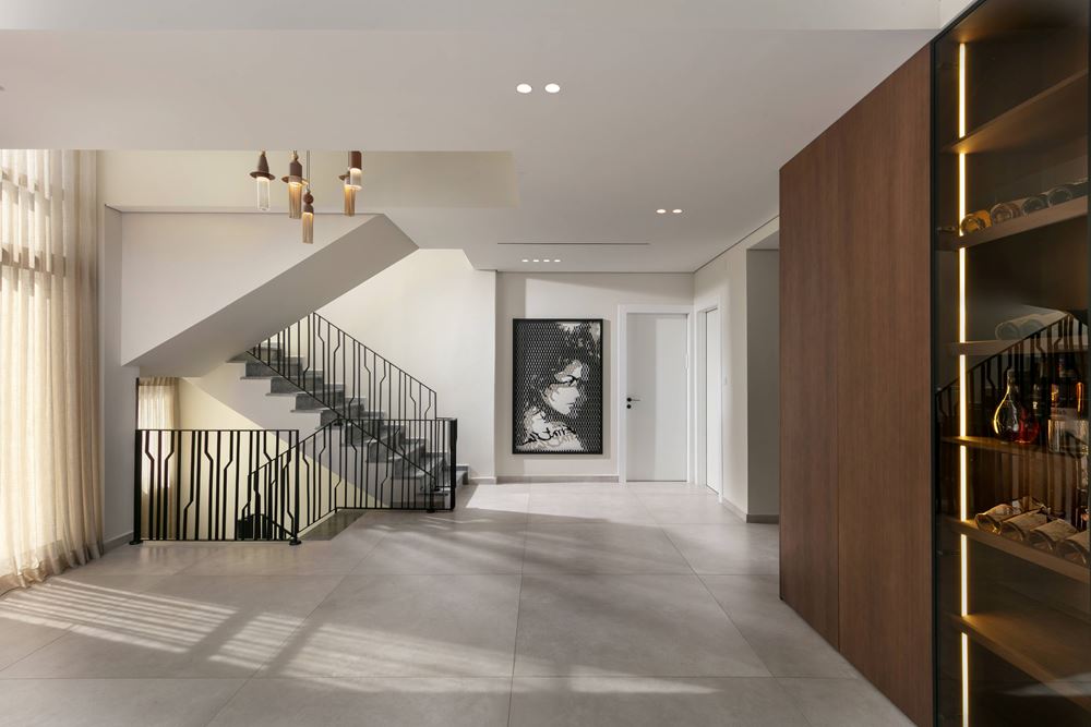 דלת פנים הייליין, מבט מהסלון